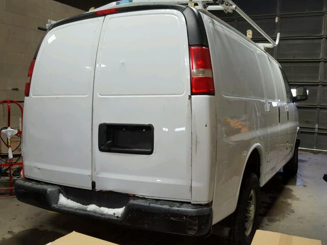 1GCWGFCA7C1105517 - 2012 CHEVROLET EXPRESS G2 WHITE photo 4