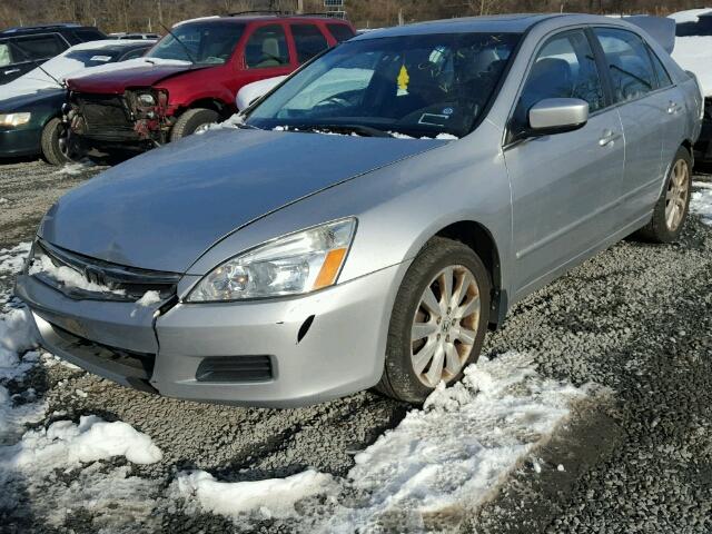 1HGCM66507A104761 - 2007 HONDA ACCORD EX SILVER photo 2