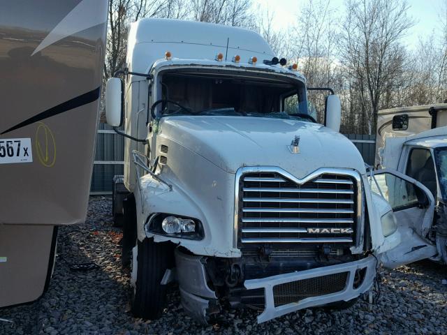 1M1AW09YX9N007856 - 2009 MACK 600 CXU600 WHITE photo 1