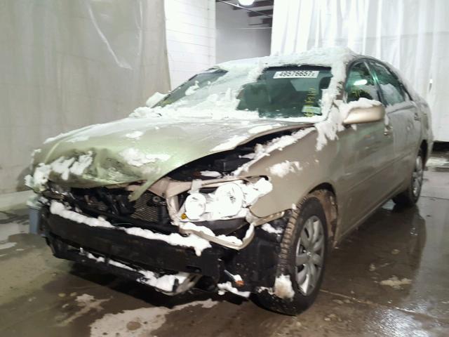 4T1BE30K05U069070 - 2005 TOYOTA CAMRY LE თაფლისფერი ფოტო 2