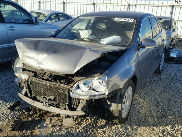 3VWRG71K25M648243 - 2005 VOLKSWAGEN NEW JETTA GRAY photo 2