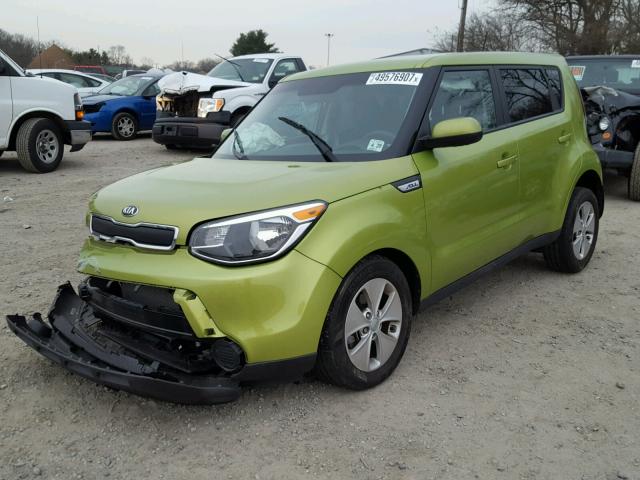 KNDJN2A23F7776169 - 2015 KIA SOUL GREEN photo 2