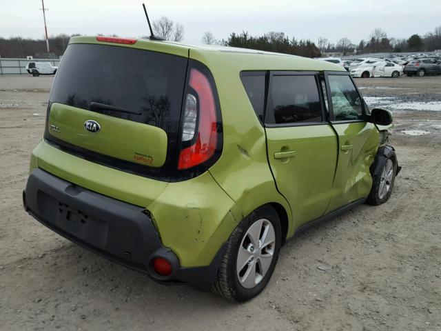 KNDJN2A23F7776169 - 2015 KIA SOUL GREEN photo 4