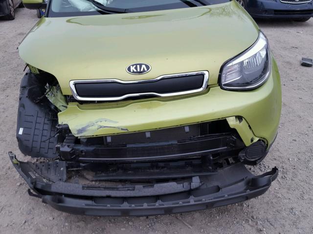 KNDJN2A23F7776169 - 2015 KIA SOUL GREEN photo 7