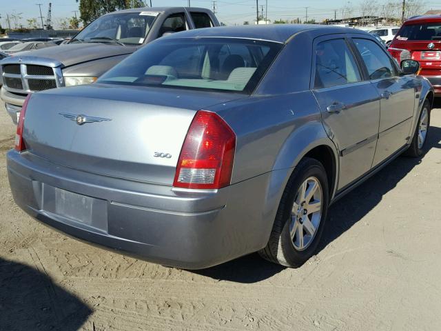 2C3KA43R56H476972 - 2006 CHRYSLER 300 GRAY photo 4