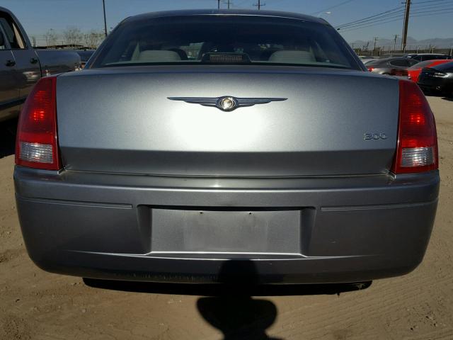 2C3KA43R56H476972 - 2006 CHRYSLER 300 GRAY photo 9