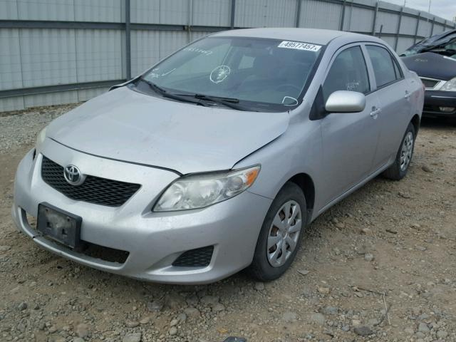 1NXBU4EE0AZ168025 - 2010 TOYOTA COROLLA BA SILVER photo 2