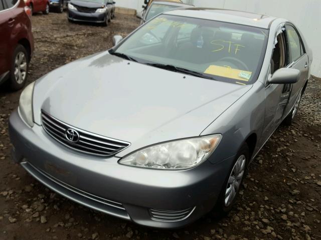 4T1BE30K95U596539 - 2005 TOYOTA CAMRY LE 灰色 照片 2