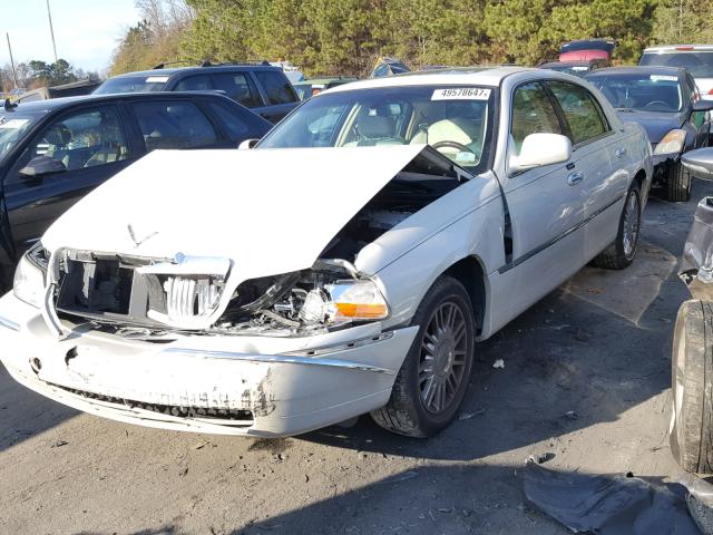 1LNHM82V16Y643350 - 2006 LINCOLN TOWN CAR S CREAM photo 2