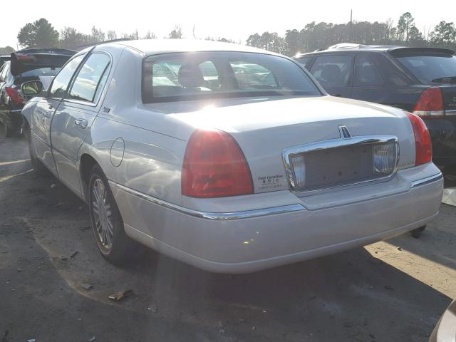 1LNHM82V16Y643350 - 2006 LINCOLN TOWN CAR S CREAM photo 3