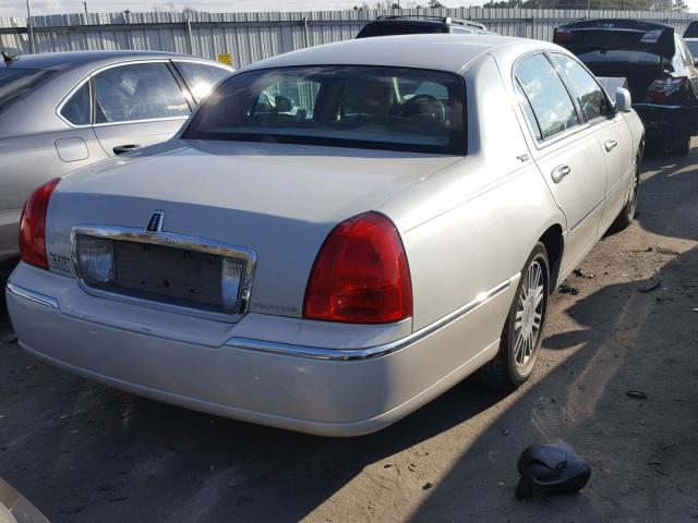 1LNHM82V16Y643350 - 2006 LINCOLN TOWN CAR S CREAM photo 4