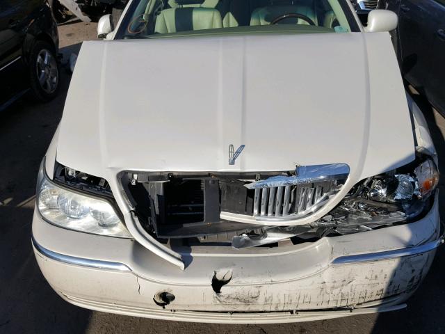 1LNHM82V16Y643350 - 2006 LINCOLN TOWN CAR S CREAM photo 7