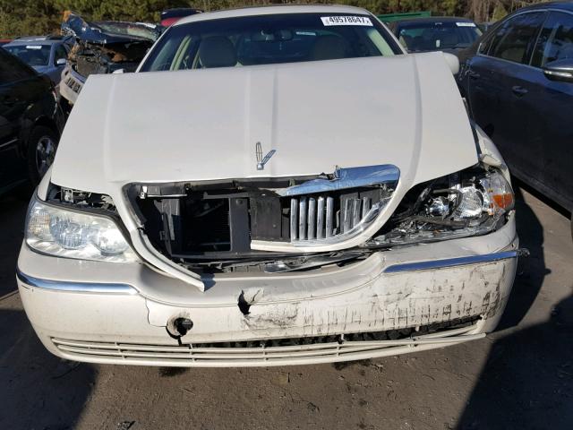 1LNHM82V16Y643350 - 2006 LINCOLN TOWN CAR S CREAM photo 9