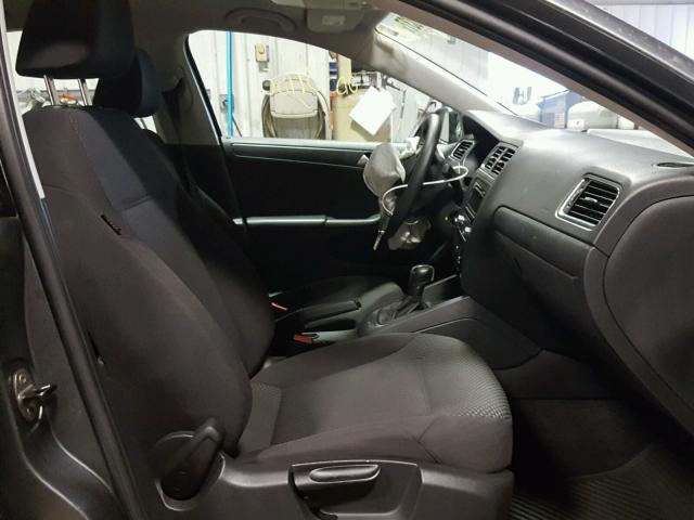 3VW2K7AJ3DM236659 - 2013 VOLKSWAGEN JETTA BASE 灰色 照片 5