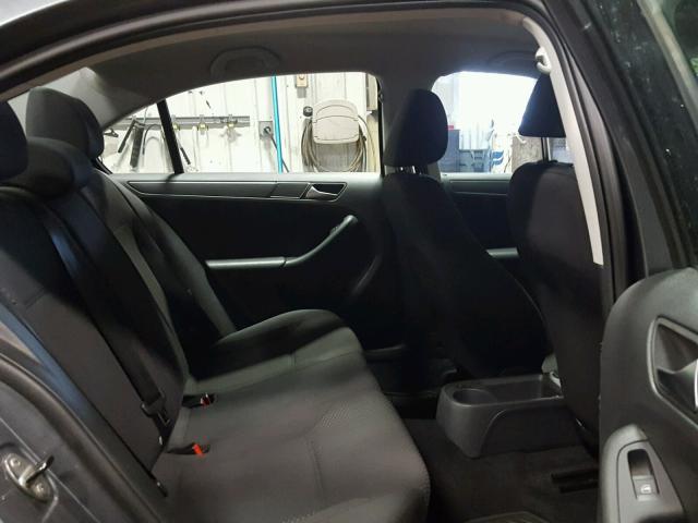 3VW2K7AJ3DM236659 - 2013 VOLKSWAGEN JETTA BASE 灰色 照片 6