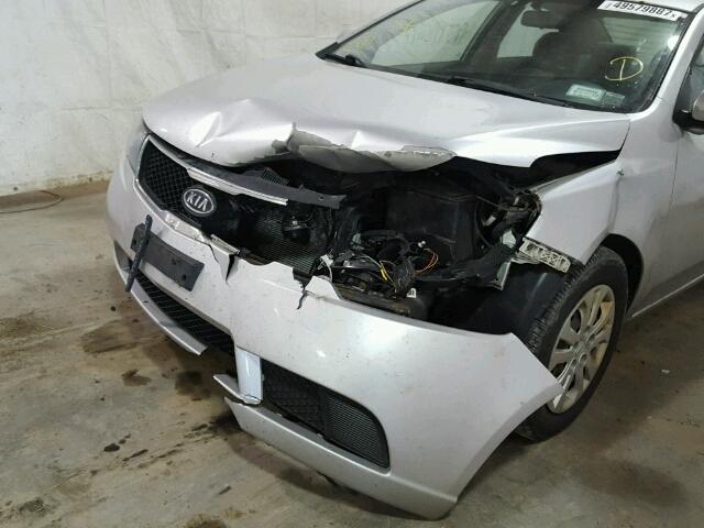 KNAFU4A21A5174232 - 2010 KIA FORTE EX SILVER photo 9