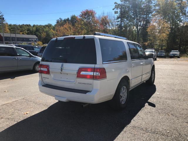 5LMFL28518LJ06201 - 2008 LINCOLN NAVIGATOR Biały zdjęcie 3