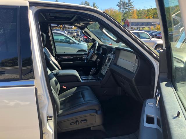 5LMFL28518LJ06201 - 2008 LINCOLN NAVIGATOR Biały zdjęcie 5