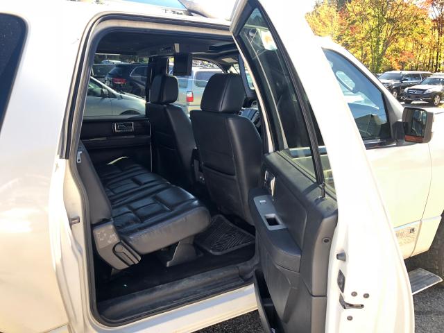 5LMFL28518LJ06201 - 2008 LINCOLN NAVIGATOR Biały zdjęcie 6