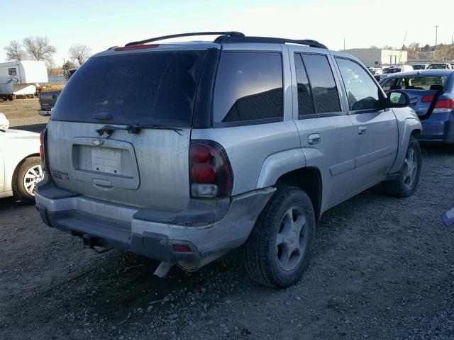 1GNDT13S152298489 - 2005 CHEVROLET TRAILBLAZE SILVER photo 4