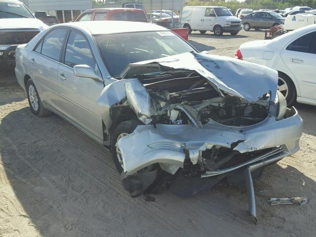 4T1BE30K15U092406 - 2005 TOYOTA CAMRY LE ნაცრისფერი ფოტო 1