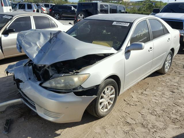 4T1BE30K15U092406 - 2005 TOYOTA CAMRY LE ნაცრისფერი ფოტო 2