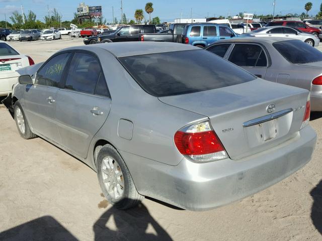 4T1BE30K15U092406 - 2005 TOYOTA CAMRY LE GRAY photo 3