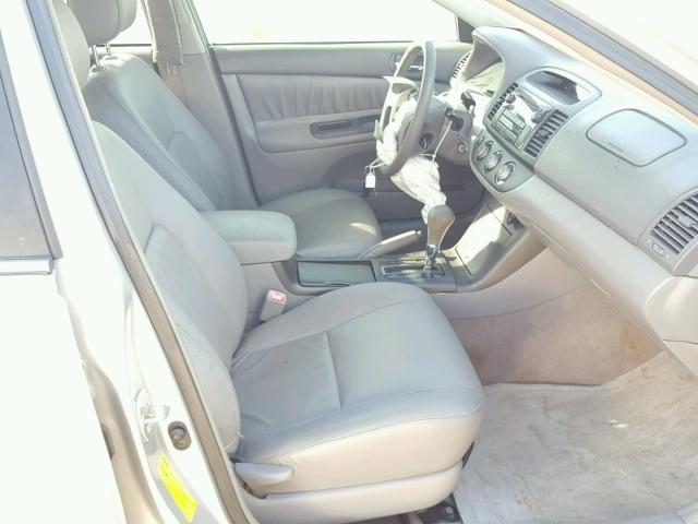 4T1BE30K15U092406 - 2005 TOYOTA CAMRY LE ნაცრისფერი ფოტო 5