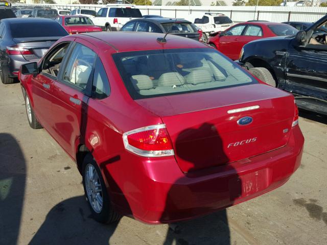 1FAHP3FN2AW259290 - 2010 FORD FOCUS SE RED photo 3