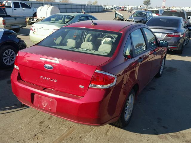 1FAHP3FN2AW259290 - 2010 FORD FOCUS SE RED photo 4