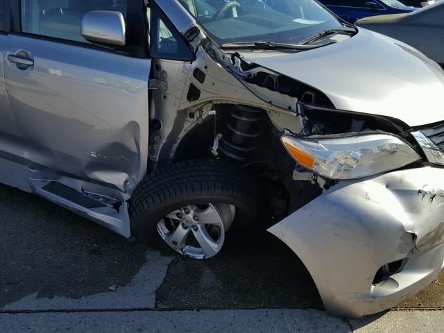 5TDKK3DC0DS292566 - 2013 TOYOTA SIENNA LE SILVER photo 9