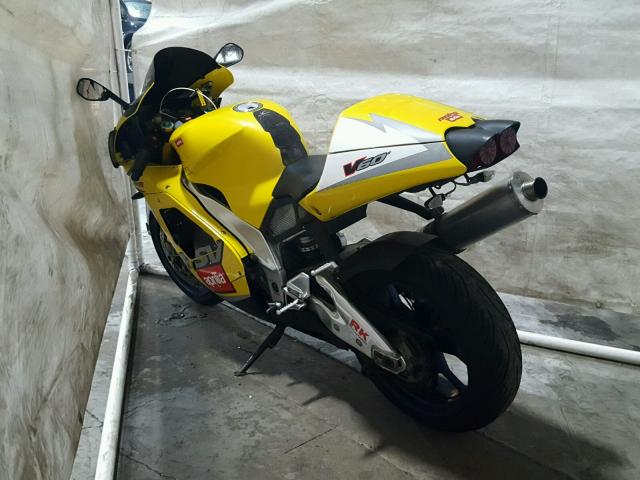 ZD4RPE0171S000144 - 2001 APRILIA RSV MILLE YELLOW photo 3