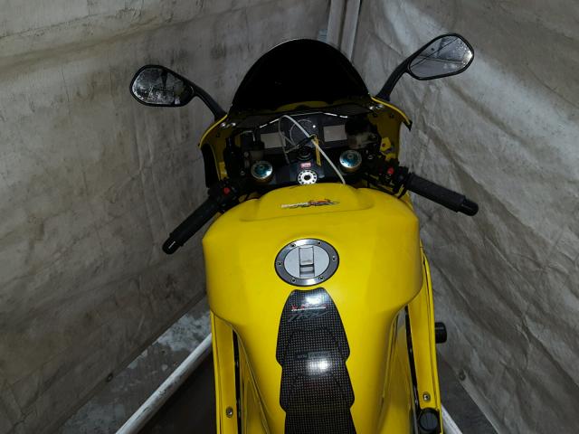 ZD4RPE0171S000144 - 2001 APRILIA RSV MILLE YELLOW photo 5