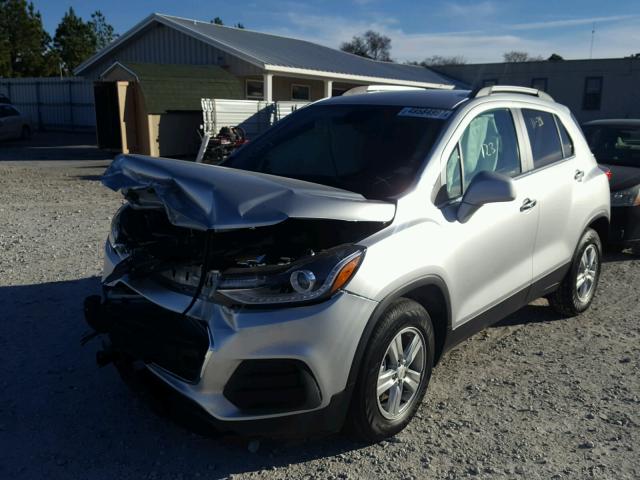 KL7CJLSB2HB163093 - 2017 CHEVROLET TRAX 1LT SILVER photo 2