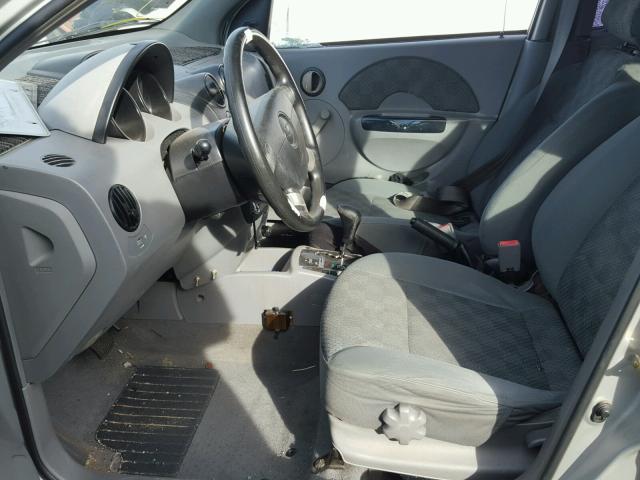 KL1TD52675B293088 - 2005 CHEVROLET AVEO BASE SILVER photo 5