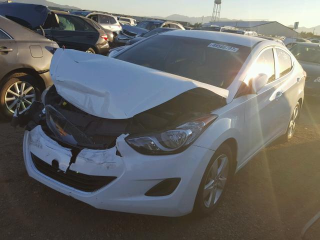 5NPDH4AE5DH373538 - 2013 HYUNDAI ELANTRA GL WHITE photo 2