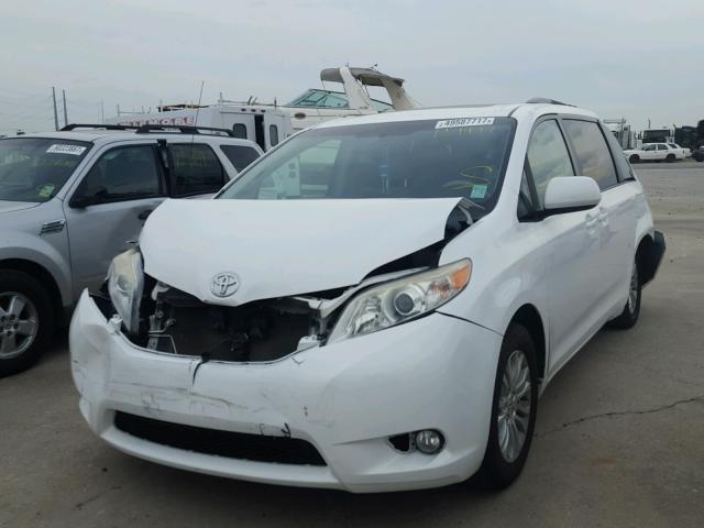 5TDYK3DCXCS245263 - 2012 TOYOTA SIENNA XLE WHITE photo 2