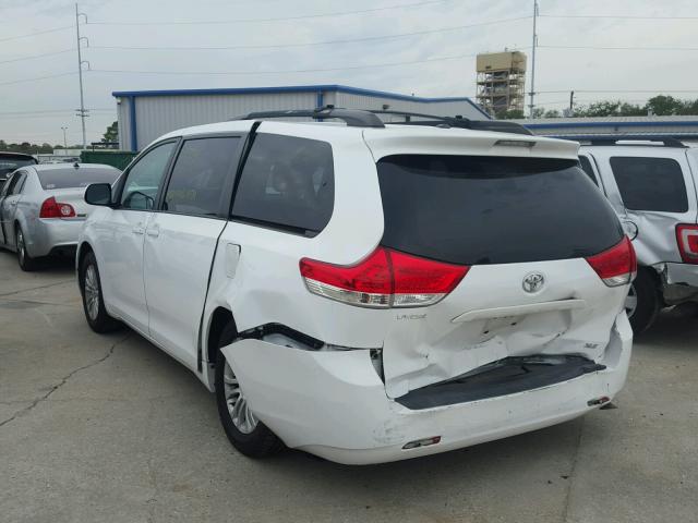 5TDYK3DCXCS245263 - 2012 TOYOTA SIENNA XLE WHITE photo 3