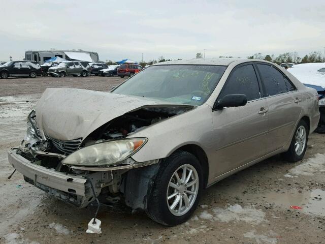 JTDBE32K163055462 - 2006 TOYOTA CAMRY LE BEIGE photo 2