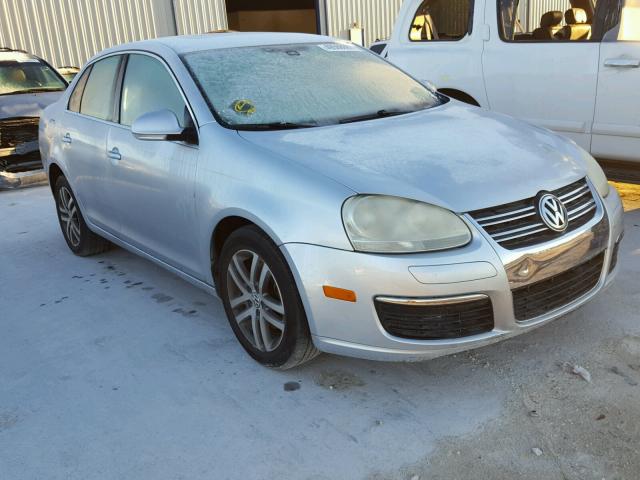 3VWSF71K05M607355 - 2005 VOLKSWAGEN NEW JETTA SILVER photo 1