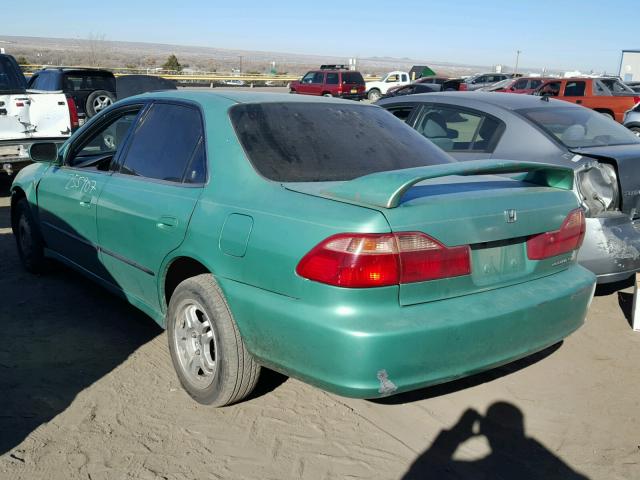 1HGCG5641YA134488 - 2000 HONDA ACCORD LX GREEN photo 3