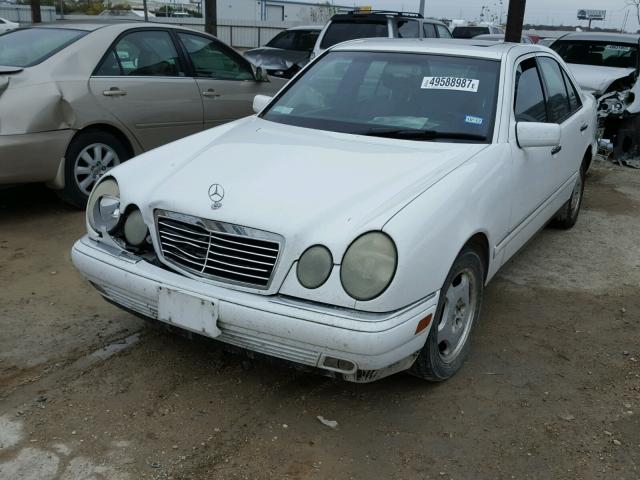 WDBJF72F9VA490645 - 1997 MERCEDES-BENZ E 420 WHITE photo 2