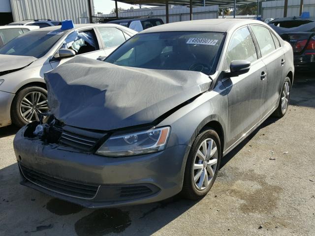 3VWDX7AJ3DM413527 - 2013 VOLKSWAGEN JETTA SE GRAY photo 2