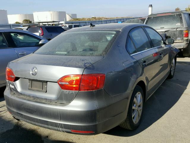 3VWDX7AJ3DM413527 - 2013 VOLKSWAGEN JETTA SE GRAY photo 4