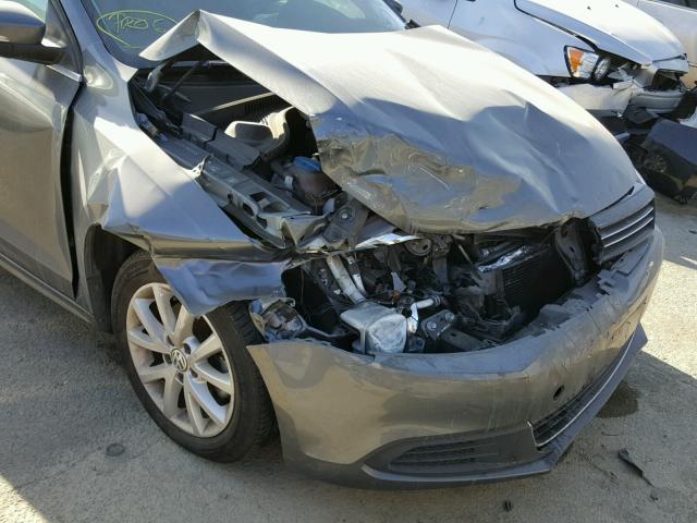 3VWDX7AJ3DM413527 - 2013 VOLKSWAGEN JETTA SE GRAY photo 9