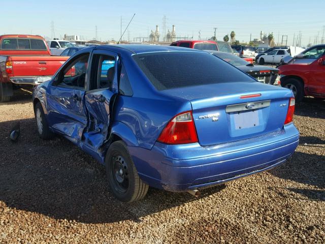 1FAHP34N55W127617 - 2005 FORD FOCUS ZX4 BLUE photo 3