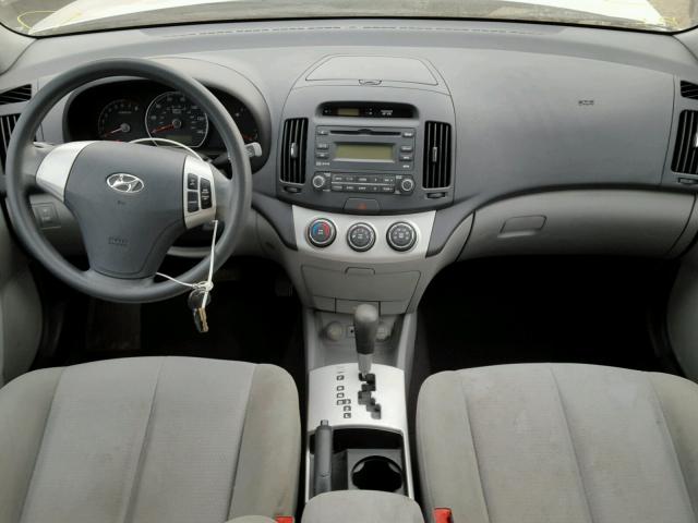 KMHDU46DX9U806307 - 2009 HYUNDAI ELANTRA GL SILVER photo 9