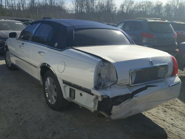 1LNHM83W43Y636363 - 2003 LINCOLN TOWN CAR C WHITE photo 3