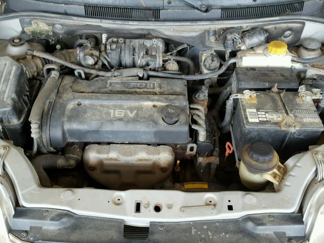 KL1TD66696B552195 - 2006 CHEVROLET AVEO BASE SILVER photo 7