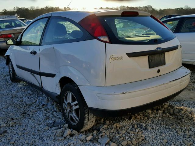 3FAFP3136YR180179 - 2000 FORD FOCUS ZX3 WHITE photo 3